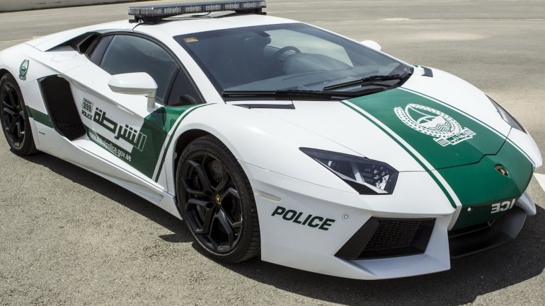 Los carros policia más caros del mundo - Lamborghini Aventador