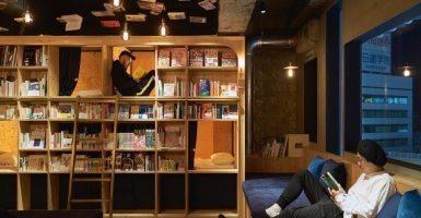 Los hoteles más inusuales y raros - Book & Bed Tokyo